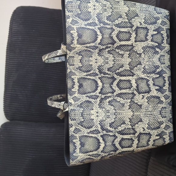 Kurt Geiger Elegant Genuine Leather Snakeskin Tote Bag With Removable Pouch - Picture 5 of 6